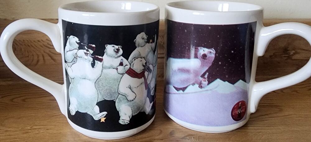 READ 2 Соcа Сola Polar Bear Mugs Gibson Coffee Cups 1996 2 Designs